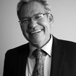 Retrato de  Benjamin Alire Saenz