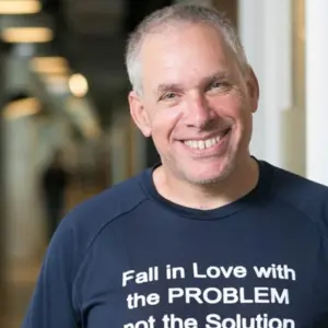 Retrato de Uri Levine