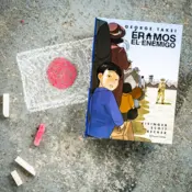 Portada Éramos el enemigo (novela gráfica) 0